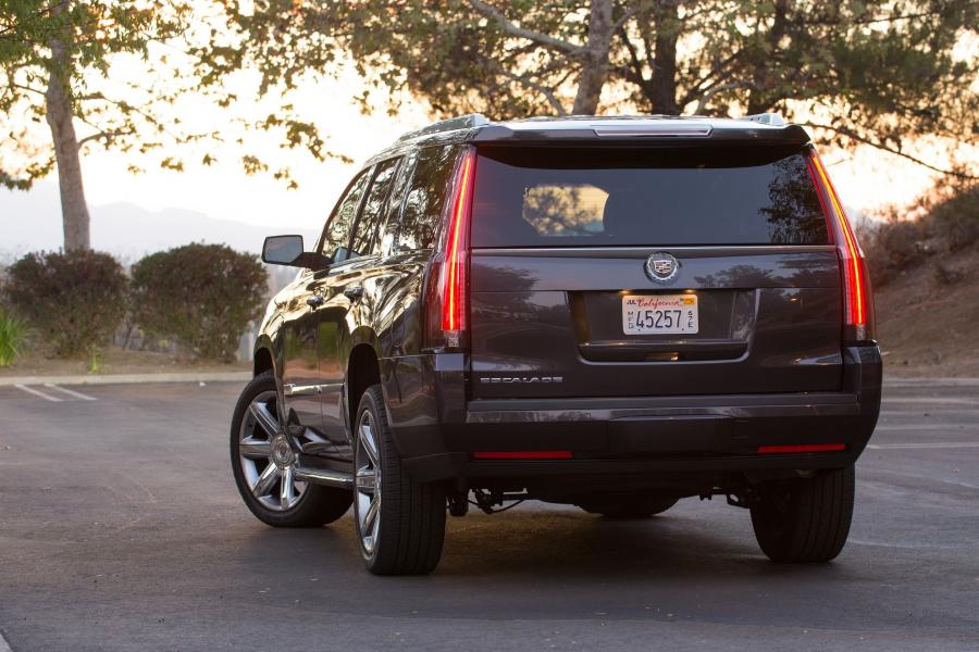  Cadillac Escalade 4WD Luxury 2015 года  (фото 4 из 42)